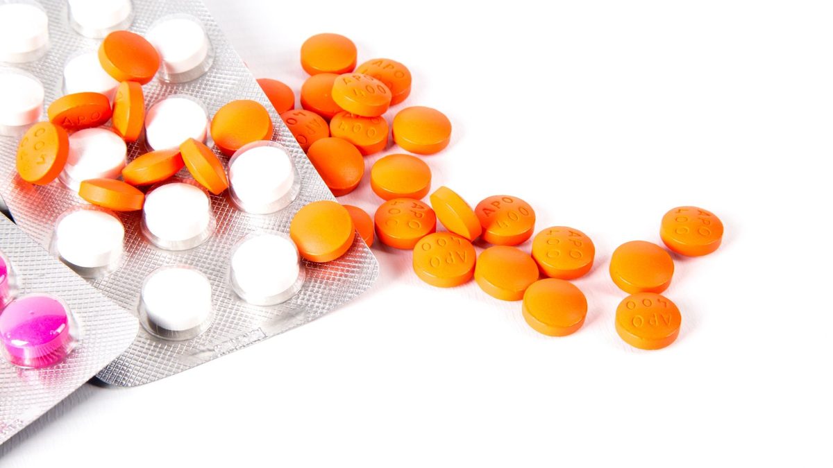 Pain relief with kidney disease: why NSAIDs are risky, is acetaminophen safe, do patches count, and the "triple whammy"
